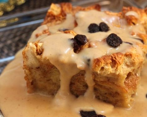 New Orleans Bread Pudding with Caramel Whiskey Sauce - La Bella Vita Cucina Bread Pudding Whiskey Sauce, Whiskey Bread Pudding, New Orleans Bread Pudding, New Orleans Bread, Whiskey Sauce Recipe, Bread Pudding Sauce, Whisky Sauce, Whiskey Sauce, Custard Sauce