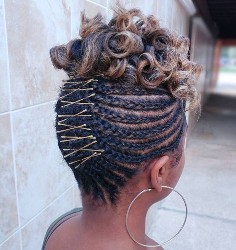 Updo with Cornrows and Curly Top Crochet Updo, Braids For Curly Hair, Curly Braided Hairstyles, Easy Braid Styles, Curly Crochet Braids, Cheveux Oranges, Flat Twist Updo, Different Braids, Curly Braids