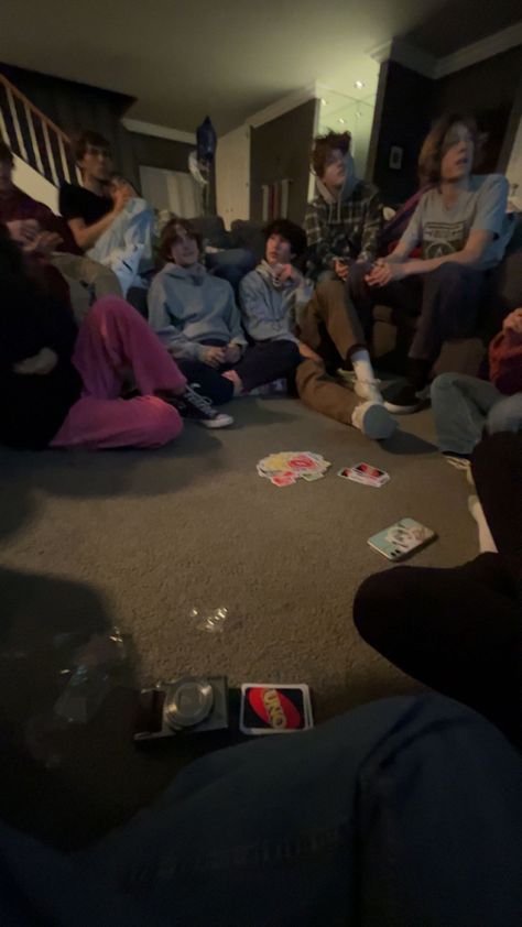 Big Friend Group Sleepover, Movie Nights With Friends, Friends Movie Night Aesthetic, Game Night Friends Aesthetic, Movies With Friends Aesthetic, Friends Game Night Aesthetic, Group Movie Night, Friends Watching Movies Aesthetic, Movie Night Aesthetic Friends