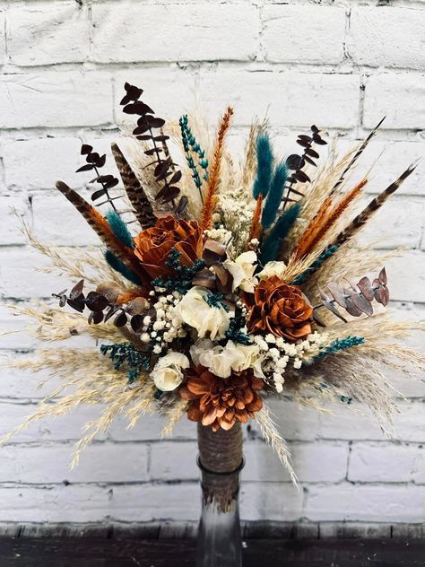 Western Bouquet, Flowers With Pampas, Country Wedding Pictures, Country Western Wedding, Rusting Wedding, Western Themed Wedding, Antler Wedding, Burnt Orange Weddings, Bridesmaids Bouquet