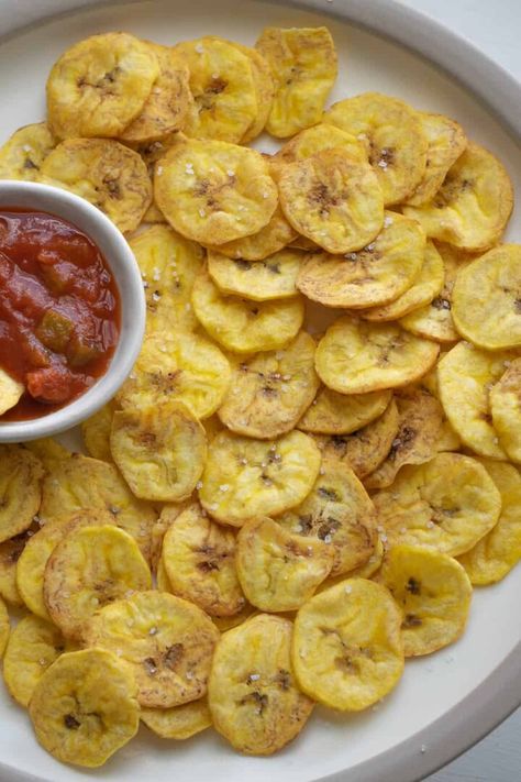 Dehydrated Veggies, Dehydration Recipes, Plantain Chips Recipe, Baked Plantain Chips, Baked Plantains, Paleo Vegetables, Crunchy Snacks, Whole 30 Snacks, Healthy Pantry