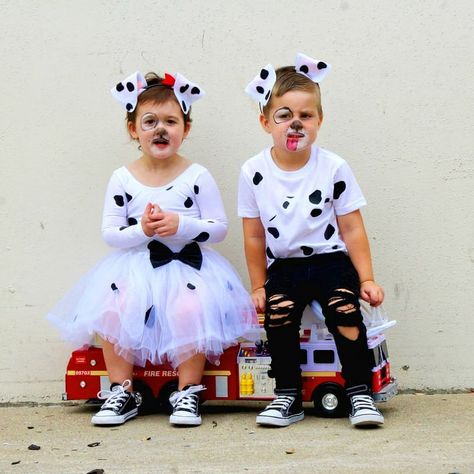 Inspiration & Accessories: DIY Dalmatian Toddler Halloween Costume Idea Dalmatian Costume Diy, Kids Dog Costume, Toddler Dog Costume, Diy Dalmatian Costume, Puppy Costume For Kids, Dog Costumes For Kids, Diy Costumes For Boys, Diy Costumes Men, Dalmatian Halloween