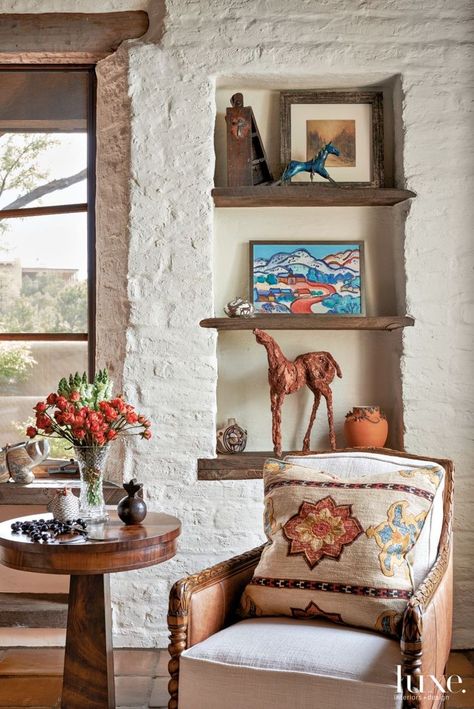 Spanish Accent Wall, Southwest Living, Condo Renovation, Santa Fe Home, Spanish Modern, Design Homes, Latest Interior Design Trends, Southwestern Home, Santa Fe Style