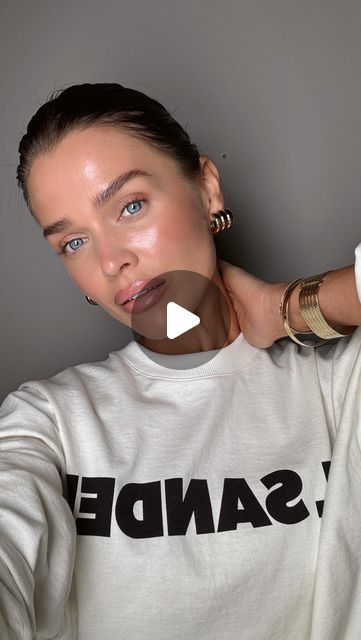 GINE MARGRETHE on Instagram: "This season I’m going for #ombrelips 💋 you asked me for a tutorial and here we are. So good to be back with gine’s gang 🖤 lot’s of love! 

Using 
Lipliner Natasha Denona col.Liyan 
Gloss Tom Ford

#makeuptutorial #lips #lipliner #howtobeauty" Full Lips Tutorial, Lipliner Tutorial, Lip Liner Tutorial, Lip Gloss Tutorial, Gine Margrethe, Lip Tutorial, Ombre Lips, Natasha Denona, Full Lips