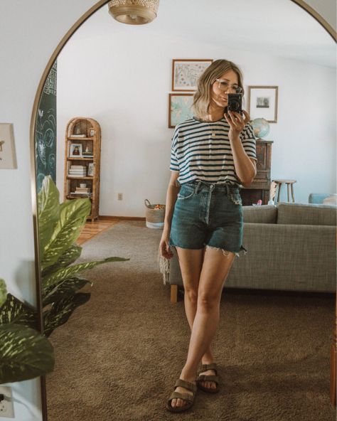 Casual Date Outfit Midsize, Boho Mom Style Summer, Boho Shorts Outfit, Denim Shorts Outfits, Mom Fits, Denim Shorts Outfit, Closet Wishlist, Shorts For Summer, Earthy Outfits