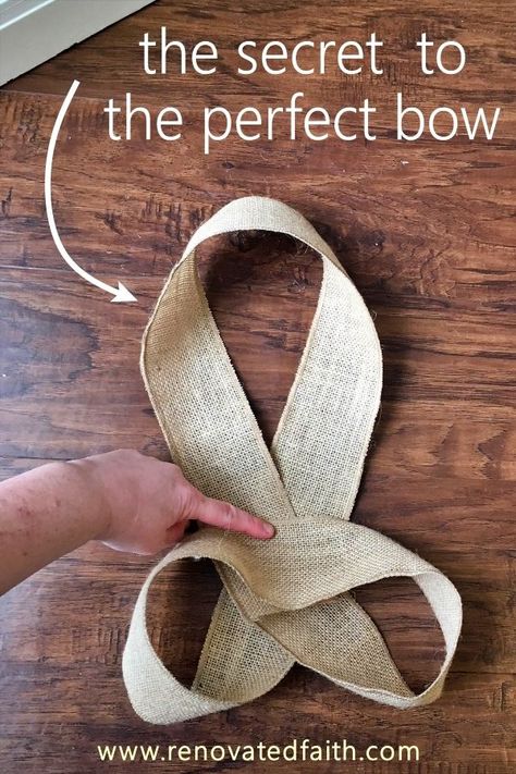 Burlap Bow Tutorial, Making Bows For Wreaths, Easy Bow Making, Mason Jar Teacher Gifts, Bow Making Tutorials, Easiest Burlap, Easy Bow, Christmas Bows Diy, Homemade Bows