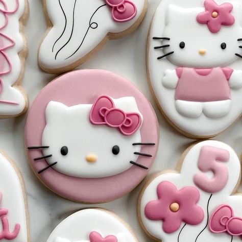 Hello Kitty Birthday Cookies, Bratz Cookies, Hello Kitty Cookies Decorated, Cute Sugar Cookies Designs, Hello Kitty Birthday Party Ideas Cake, Coquette Cookies, Hello Kitty Sugar Cookies, Birthday Cookies Decorated, Sanrio Party