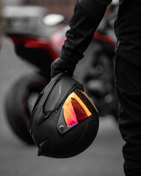 Ruroc Helmets on Instagram: “Fire in your eyes 🔥 Red iridescent lens available at www.ruroc.com now #RurocMoto #Ruroc” Ruroc Helmets, Motorcycle Couple Pictures, Motorcycle Photo Shoot, Biker Photos, Biker Helmets, Biker Photography, Image Moto, Biker Photoshoot, Fotografi Urban