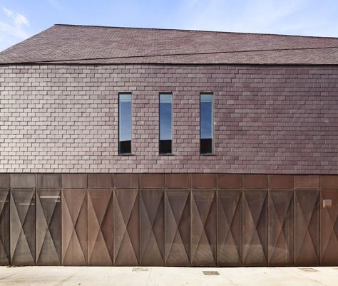 L’Atelier / AAVP Architecture Slate Cladding, Metal Cladding, Brick Architecture, Brick Facade, Space Architecture, Facade Architecture, Brickwork, Facade Design, Built Environment