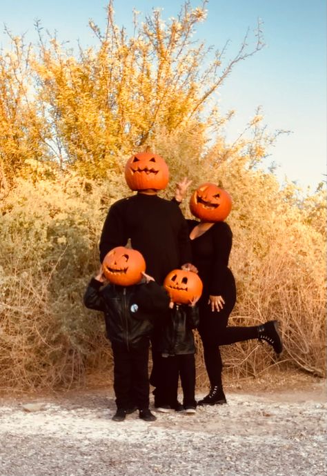 Pumpkin Patch Family Picture, Fall Pictures Ideas For Family, Family October Pictures, Halloween Pictures Ideas For Kids, Halloween Theme Family Photos, Holiday Pics Family, Fall Family Photos Pumpkin Head, Halloween Photoshoot Family Of 3, Family Pumpkin Ideas