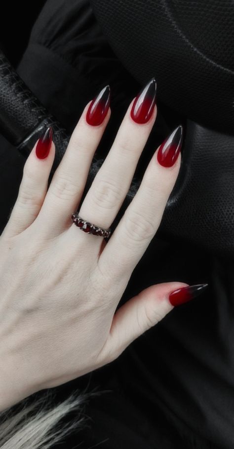 Vampy Nails, Vampire Nails, Witchy Nails, Gothic Nails, Goth Nails, Nail Designs Glitter, Manicure Y Pedicure, Minimalist Nails, Nail Trends