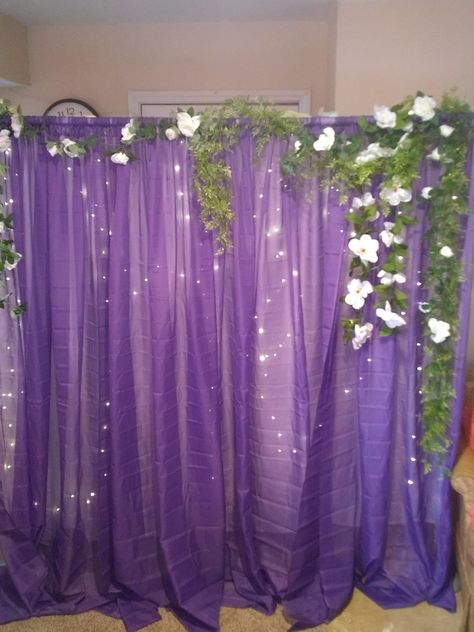 Tangled Photo Backdrop, Tangled Backdrop Ideas, Tangled Photo Booth, Tangled Prom Theme Decoration, Tangled Prom Decorations, Repunzal Themed Sweet 16, Purple Photo Backdrop, Violet Twilight Prom Theme, Tangled Sweet Sixteen