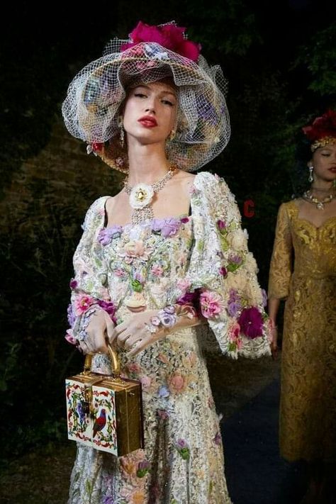 Instagram Dress, Dolce Gabbana Dress, Runway Dresses, Floral Fashion, Moda Fashion, Couture Fashion, Runway Fashion, Florence, Fashion Art