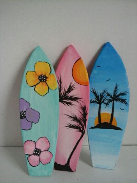 Painting Ideas Hawaii, Paint Surfboard, Cardboard Surfboard, Surfboard Craft, Mini Surfboard, Foam Board Crafts, Dance 2023, Fair Theme, Hawaii Theme