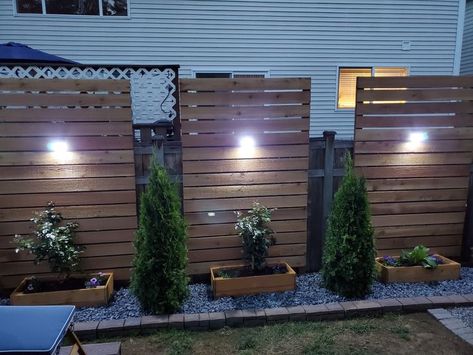 Privacy Wall Backyard Ideas, Diy Modern Privacy Fence, Tall Privacy Wall Outdoor, Pool Privacy Wall Ideas, Outdoor Privacy Wall With Plants, Decks With Privacy Walls Wood, Nice Privacy Fence Ideas, Front Yard Privacy Screen, Privacy Wall For Pool