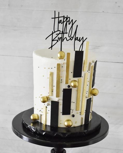 Joannette Martinez on Instagram: “Black/white/gold . . . . . . #blackandwhite #cake #cakestyling #cakedecor #cakestyle #cakedecorating #buttercreamcakes #blackandwhitecake…” Men's Cake Design, Black And White Cakes For Men, Black And Gold Cakes For Men, 75th Birthday Cake For Dad, Modern Birthday Cakes For Men, Masculine Cake, White And Gold Cake, Hello 60, Cake Ideas For Men