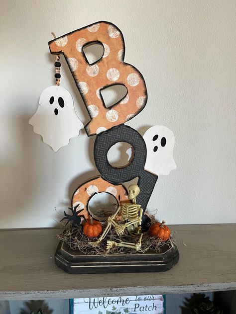 Handmade Halloween Decorations, Fall Craft Fairs, Dollar Tree Halloween, Fun Halloween Food, Halloween Wood Crafts, Homemade Halloween Decorations, Dollar Store Halloween, Halloween Arts And Crafts, Halloween Lanterns