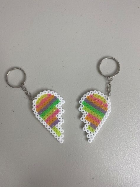 Perler Bead Patterns For Best Friends, Melty Bead Keychain, Best Friend Perler Bead Patterns, Bff Perler Beads, Perler Bead Gifts, Heart Perler Bead Patterns, Cute Hama Bead Ideas, Heart Perler Beads, Perler Beads Designs Pattern