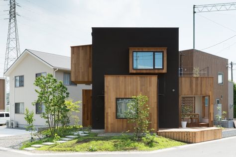 A Japanese Home That Transforms the Humble Window Sill Fasad Design, Arsitektur Art Deco, Home Designs Exterior, Pelan Rumah, Eksterior Modern, Contemporary House Exterior, Modern House Facades, House Front Design, Hus Inspiration