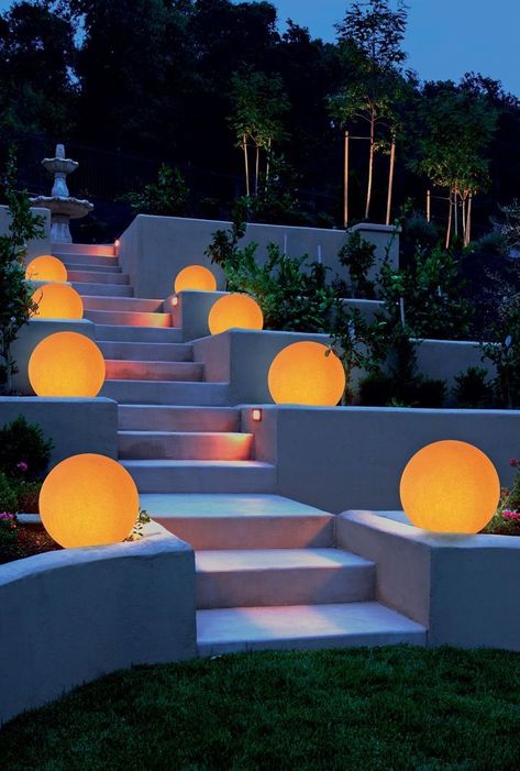 Design Per Patio, Sphere Light, Sustainable Flowers, Outdoor Landscape Lighting, Meteor Garden 2018, Flower Garden Design, Modern Backyard, Outdoor Gardens Design, Yard Design