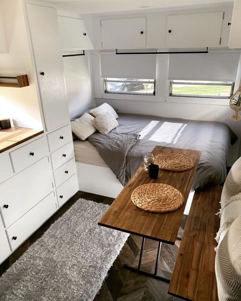 Travel Trailer Remodel Ideas - the greys and browns of this caravan interior decor make it feel modern, yet cozy Caravan Bunk Beds, Caravan Bunks, Husbil Makeover, Caravan Renovation Diy, Caravan Interior Makeover, Viscount Caravan, Vintage Caravan Interiors, Caravan Storage, Diy Caravan