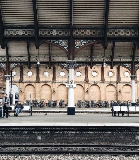 Train Station Platform, Railway Photography, Gillian Stevens, Train Station Architecture, Train Platform, Old Train Station, Liverpool Street, London Town, Vintage Train