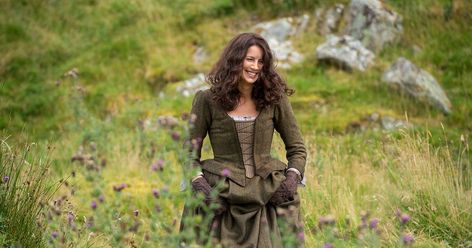 “I feel very lucky that through this show I met the love of my life, so that’s made me much more of a romantic, to be sure" Gabaldon Outlander, Outlander Costumes, John Bell, Outlander Claire, Outlander Season 2, Outlander Season 1, Diana Gabaldon Outlander, Outlander Book Series, Dragonfly In Amber