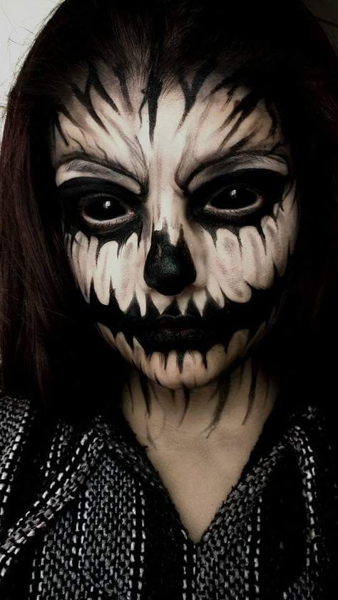 Really Scary Halloween Makeup, Scary Airbrush Makeup, Halloween Airbrush Makeup, Sfx Face Paint, Halloween Makeup Scary Horrifying, Face Painting Designs Halloween, Scary Halloween Face Paint, Haunted House Costumes, Halloween Face Paint Scary