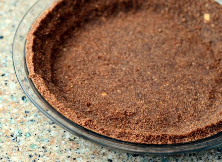 Chocolate Graham Cracker Crust | Baking Bites Graham Cracker Crust Pie Recipes, Graham Pie, Graham Cracker Crust Recipe, Chocolate Pie Crust, Chocolate Graham Cracker Crust, Cracker Pie, Vanilla Wafer Crust, Homemade Graham Cracker Crust, Chocolate Crumbs