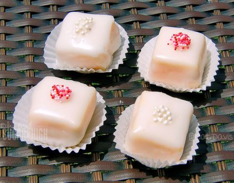 Petifores Recipe, Petit Fours Recipe Easy, Cake Petit Fours, Petit Four Icing, Sara Lee Pound Cake, Petit Four Recipes, Chip Dips, Petite Fours, Cocoa Tea