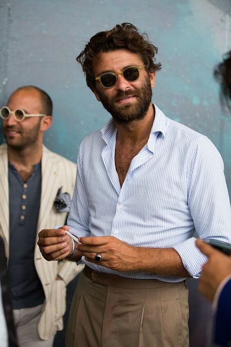 Pleated trousers and a shirt with no jacket at Pitti Uomo Italy Spring, Gentleman Mode, Herren Style, Ray Ban Men, 2016 Menswear, La Fashion Week, Wearing Sunglasses, Herren Outfit, Mode Masculine