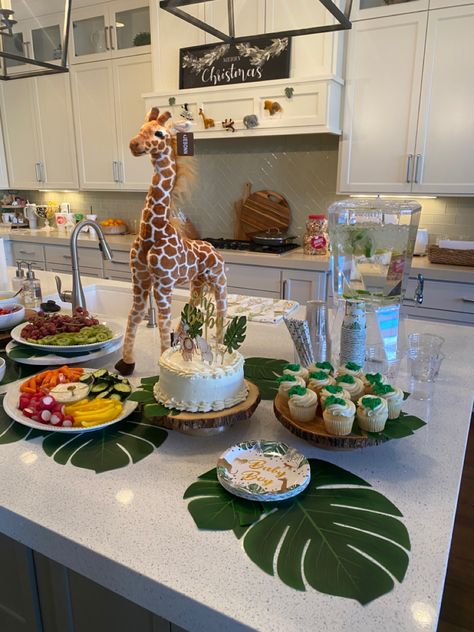 Safari Food Table, Safari Bday Theme, Safari Themed Snacks, Baby Shower Safari Theme Food, Safari Dessert Table Ideas, Baby Safari Shower Ideas, Safari Baby Shower Food Ideas, Jungle Theme Food Ideas, Jungle Safari Baby Shower Ideas