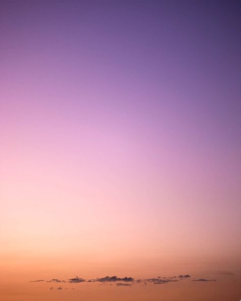 Sunset Gradient, Blog Design Inspiration, Twilight Sky, Sky Color, Sky Photos, Colour Photograph, Pink Sky, Beautiful Sky, Sky Photography