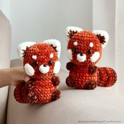 Jean the red panda Crochet Red Panda, Red Panda Crochet, Red Panda Plush, Panda Plush, Bunny Bags, Crochet Panda, French English, Red Panda, Crochet Art