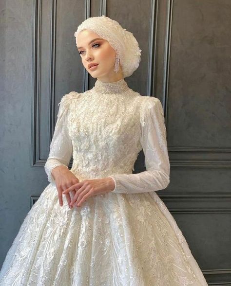 Inclusive Elegance: Wedding Dresses with Hijab Styles for 2024 Turban Hijab For Wedding, Turban Hijab Wedding Brides, Hijab For Bride Style, Turban Wedding Styles, Wedding Bazin Style, Hijabi Bridal Dress, Dream Wedding Dresses Hijab, Dresses Modest Elegant, Turban Bride