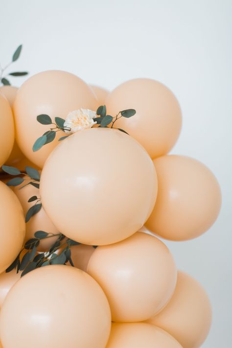 #balloongarland #peach #balloons #galentinesparty #party #decorations #tablesettingdecorations Peach Party Theme, Peach Balloon Arch, Peach Baby Shower Ideas, Peach Balloon Garland, Peach Balloons, Peach Bridal Showers, Peach Party Decorations, Peach Color Schemes, Peach Baby Shower