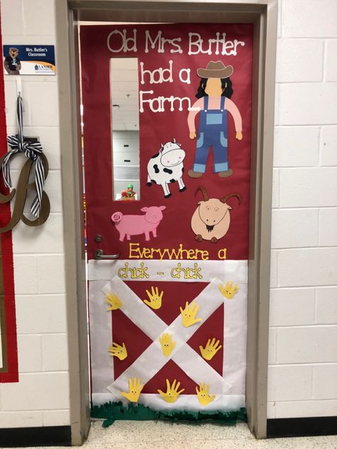 School door decoration, farm theme. Farm School Door Decorations, Chicken Theme Classroom, Farm Themed Classroom Door, Farm Classroom Theme Decor Ideas, Farm Preschool Theme Decorations, Farm Door Decorations Classroom, Farm Animal Classroom Theme, Farm Classroom Door, Farm Animal Classroom