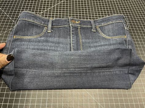 Denim Jeans Recycled, Denim Bags From Jeans, Diy Bags Jeans, Denim Quilts, Denim Bag Diy, Denim Bag Patterns, Denim Crafts Diy, Diy Denim, Diy Tote