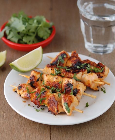 Key West Spicy Chicken Easy Summer Grilling Recipes, Fruit Kebabs, Spicy Chicken Recipes, Coconut Aminos, Summer Grilling Recipes, Bbq Ideas, Sriracha Sauce, Grilled Chicken Recipes, Lime Chicken