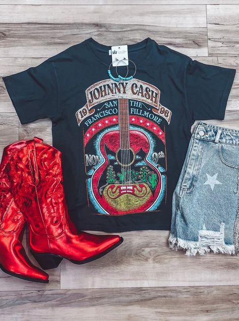 JOHNNY CASH FILLMORE SHOW TEE Johnny Cash Inspired Outfits, Western Shopping, Rose Boutique, Country Stars, Johnny Cash, Boyfriend Tee, Outfit Inspirations, Outfit Ideas, Fashion Inspo