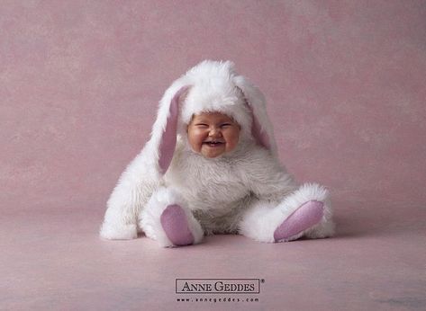 25 Baby Photo Shoots That Are Cuteness Overload Anne Geddes, Baby Wallpaper, Rabbit Baby, Foto Baby, Baby Easter, Baby Bunnies, Baby Angel, Baby Photoshoot