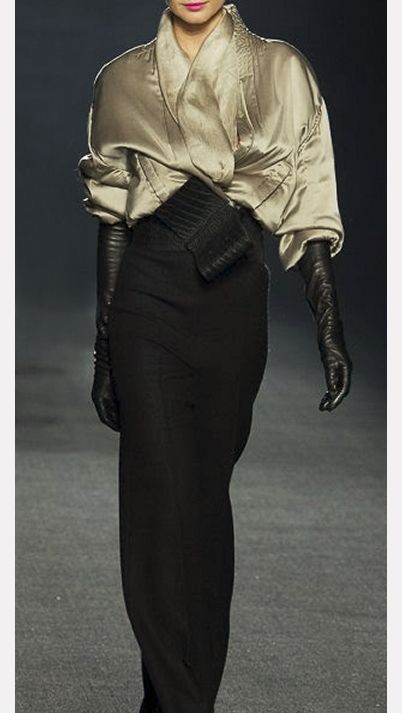 Haider Ackermann Colombiamoda  2013 Black And White Outfit, Mode Tips, Barbie Mode, Party Kleidung, Haider Ackermann, Long Gloves, Moda Vintage, Mode Inspo, Looks Style