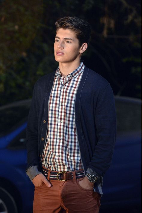 Greg Sulkin who plays Wesley on PLL......whoever casted him as Ezra's bro, you are brilliant and I love you forever <3 Gregg Sulkin, Maxon Schreave, Fotos Goals, Pretty Little Liars, Disney Channel, Mens Fashion Casual, First Look, Beautiful People, A Man