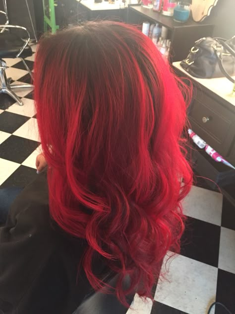 Red Hair Dark Roots, Black Roots Red Hair, Vibrant Red Hair, Hair Dye Tips, Red Hair Inspo, Black Roots, Dyed Red Hair, Bright Red Hair, Dark Red Hair