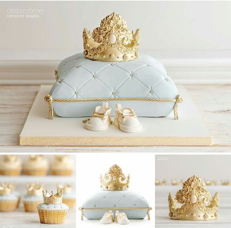 Royal Baby Shower Royal Blue And White Wedding, Prince Baby Shower Cake, Royalty Baby Shower, Baby Shower Modern, Prince Baby Shower Theme, Shower Modern, Royal Theme, Blue And White Wedding, Creative Wedding Cakes