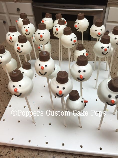 CAKE POPS Cake Pops Weihnachten, Christmas Cakepops, Holiday Themed Cakes, Sweets Business, Themed Baking, Holiday Cake Pop, Snowman Cake Pops, Thanksgiving Baking, Custom Cake Pops