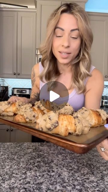 Bakery Desserts Ideas, Cookie Croissant Recipe, Cookie Croissants, Cookie Croissant, Croissant Dessert, Two Ingredient Cookies, Croissant Cookie, Brooke Brown, Croissant Recipe