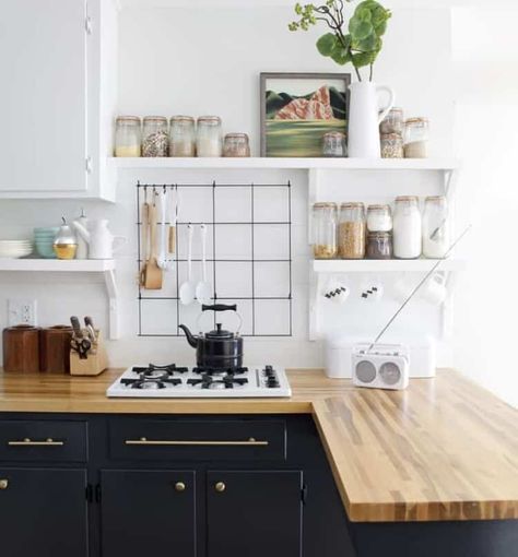 The Best Paint for Kitchen Cabinets - A Beautiful Mess Black Kitchen Cabinets, Versace Home, Kitchen Reno, Trend Report, Decor Minimalist, Black Kitchens, Küchen Design, Apartment Therapy, Inspiration Ideas