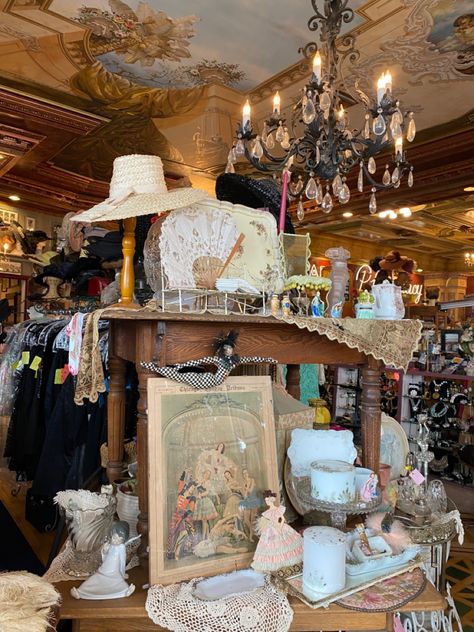 Antique Mall Aesthetic, Antique Astethic, Antique Shopping Outfit, Antique Shopping Aesthetic, Antiquing Aesthetic, Vintage Shop Aesthetic, Antique Shop Aesthetic, Antique Store Aesthetic, Vintage Items Antiques