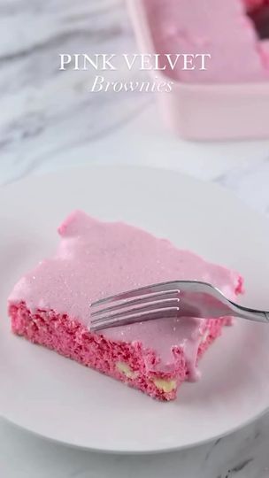 Velvet Brownies, Pink Dessert, Kawaii Cooking, Easy Baking Recipes Desserts, Tasty Baking, Food Drinks Dessert, Fun Baking Recipes, Easy Baking Recipes, Food Videos Cooking